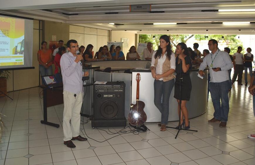 Servidor da CGE apresenta projeto de melhoria em exposição