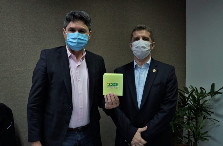 Governo entrega primeira parte da auditoria da Educação para o Tribunal de Contas do Estado